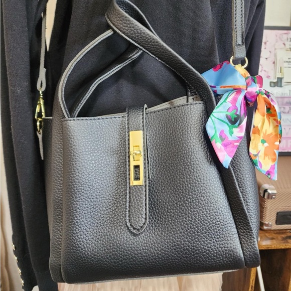 Black Crossbody Vegan Leather Purse - Picture 5 of 6